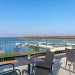 Marina Pallatium Premium Floor Couette-café