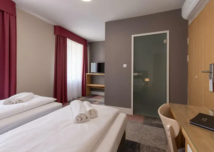 Bed and breakfast Marina Pallatium Premium Floor 4*