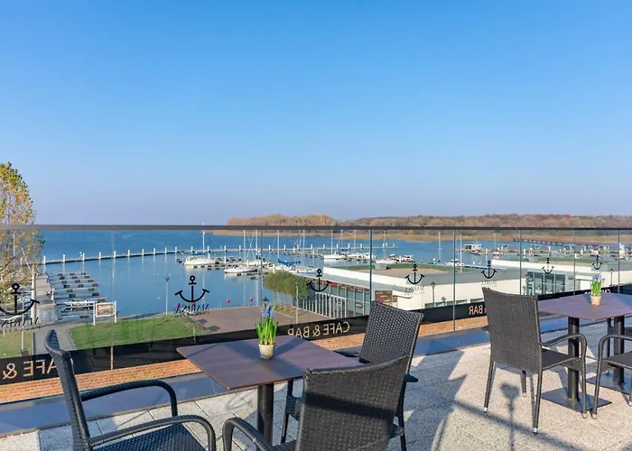 Marina Pallatium Premium Floor Bed and Breakfast